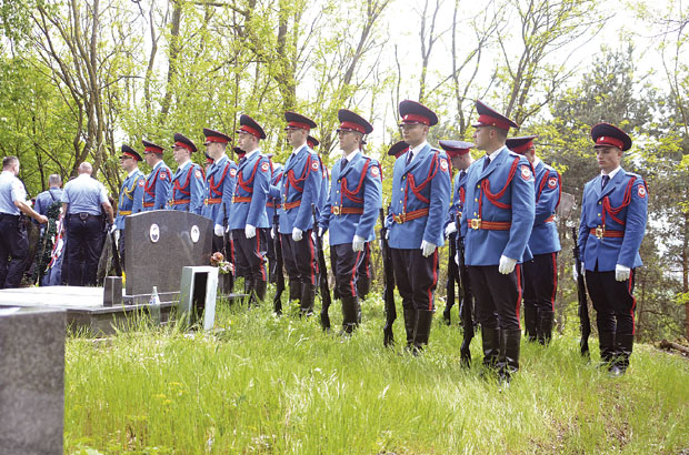 Сахрањен убијени полицајац Слађенко Тубин